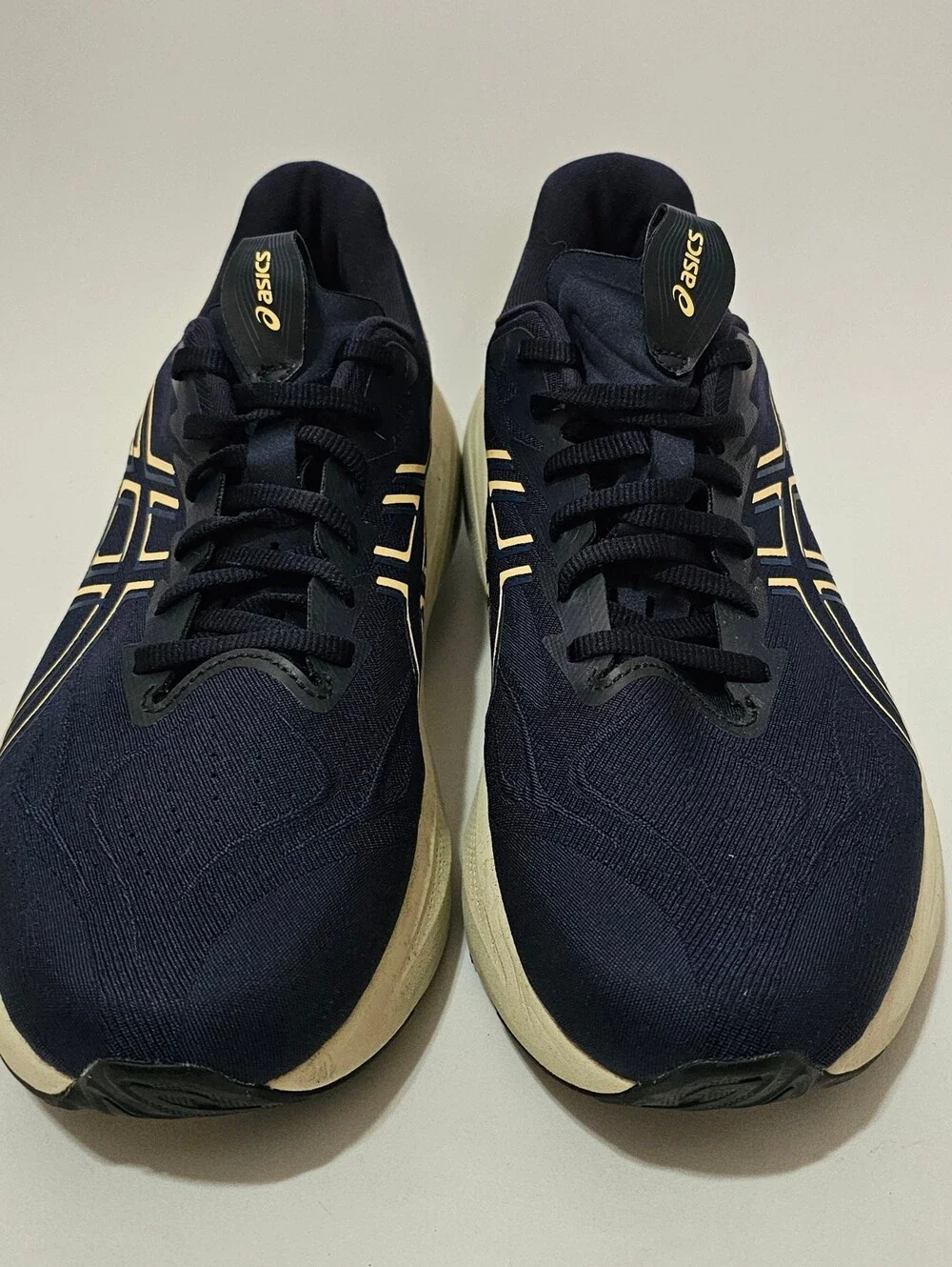 Men's Asics GT2000 v14 size 10 Wide
